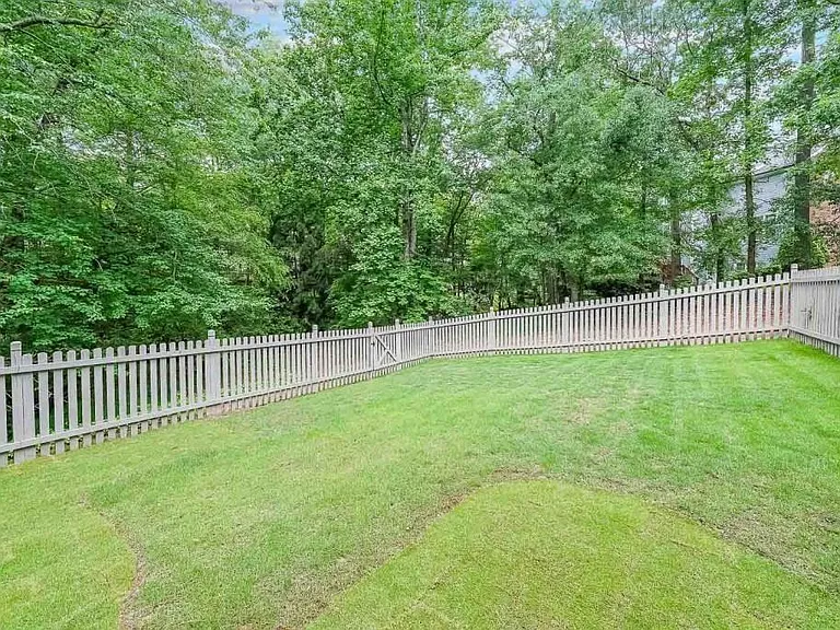 120 Heritage Ct — Photo 36