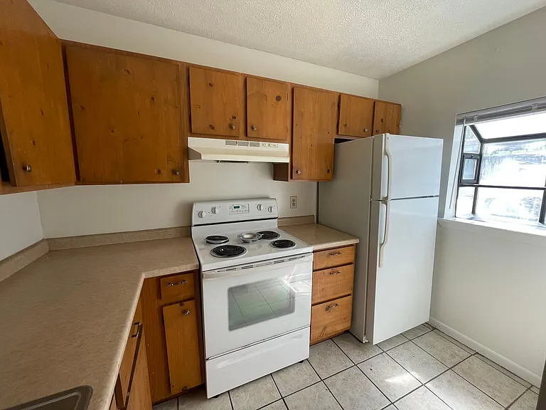 1430 Tenbury Dr — Photo 4