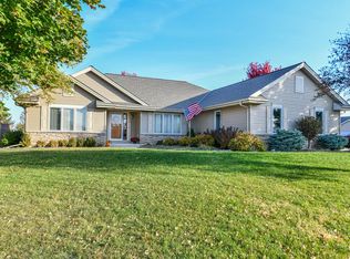 518 Bridgewater Cir, Williams Bay, WI 53191
