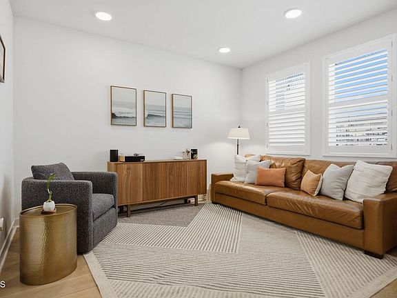 4th image of 1230 E Thompson Blvd #103