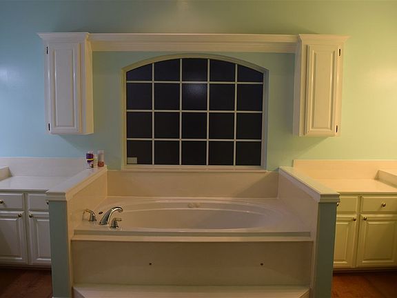4th image of 2806 Landon Ln