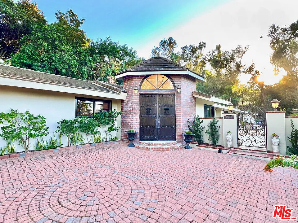 Building Photo - 12751 Mulholland Dr
