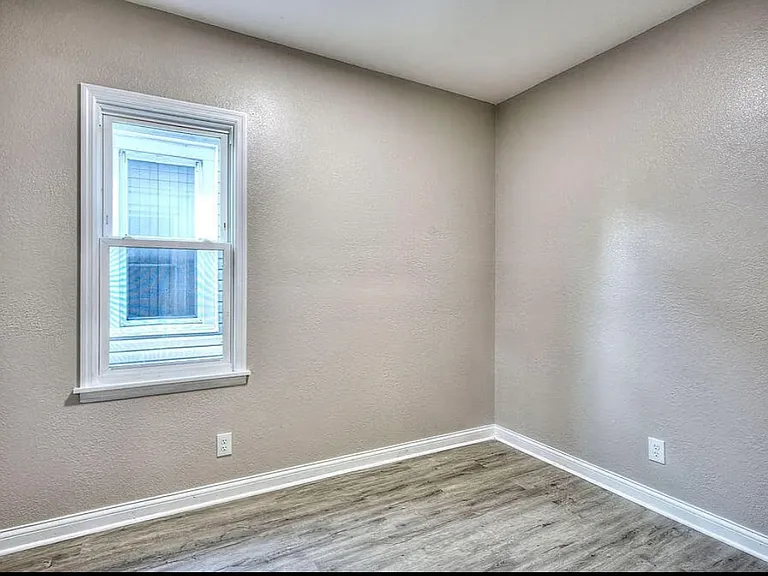 5661 Sohl Ave — Photo 18