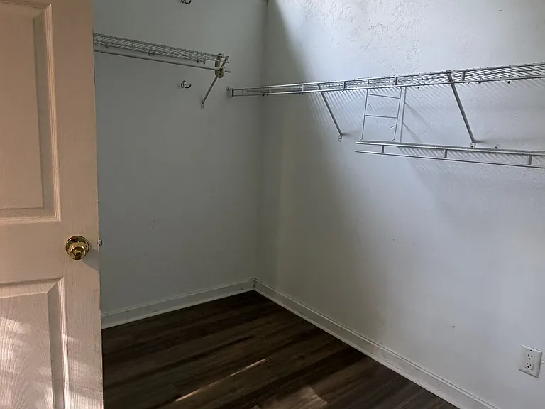 521 W 6th Ave — Photo 6
