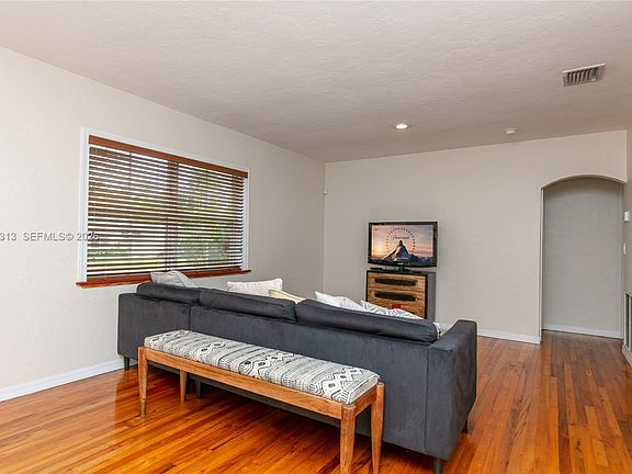5th image of 5760 SW 51st St