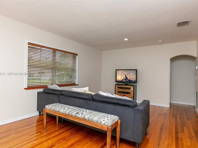 5760 SW 51st St — Photo 5