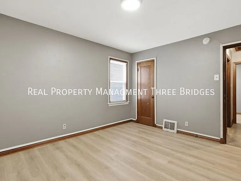249 S Hartnett Ave — Photo 8