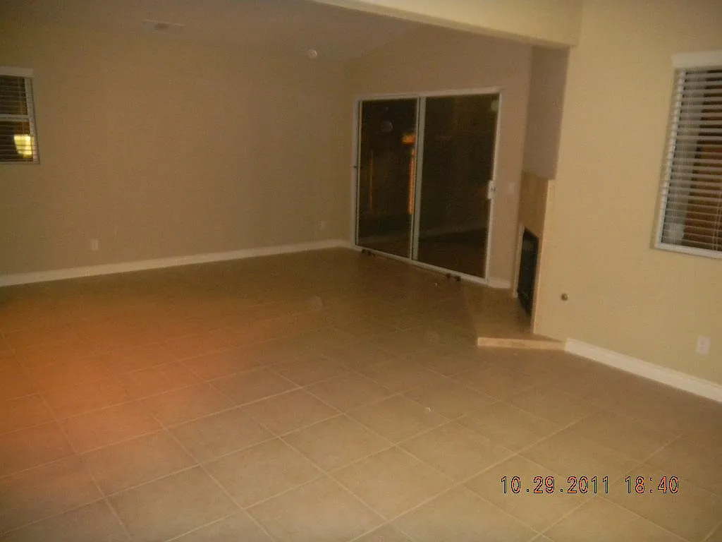 4 bed, 2.5 bath, 1700 sqft, $3,990 — Photo 3
