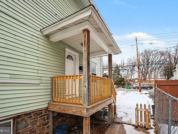 3rd image of 40 E Columbia Rd