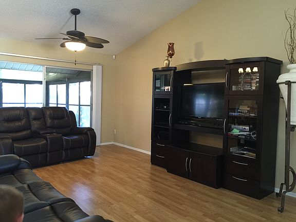 3rd image of 724 Glengary Ln