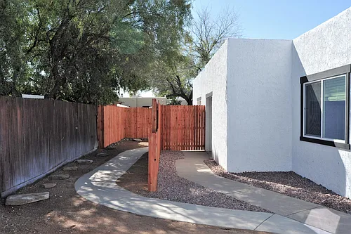 3318 E Presidio Rd Photo 1