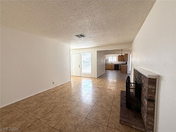 3rd image of 2220 La Sombra St
