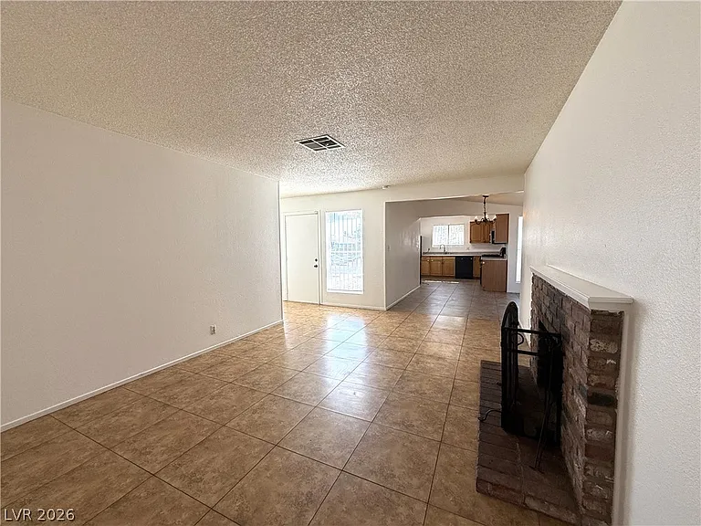 2220 La Sombra St — Photo 3