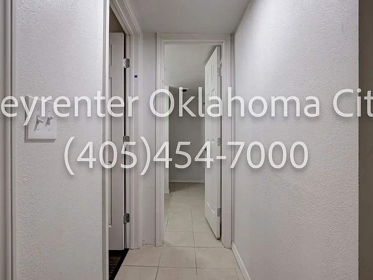 6554 N. Meridian Ave. Townhouse — Photo 28