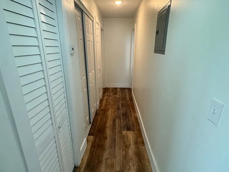 2500 Johnson St — Photo 9