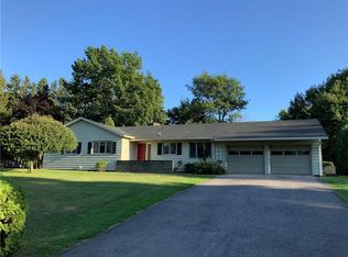 18 Meadowbrook Dr, Albion, NY 14411