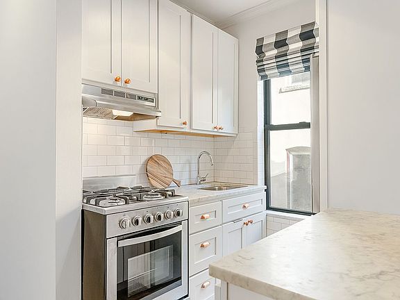 4th image of 321 E 12th St APT 31