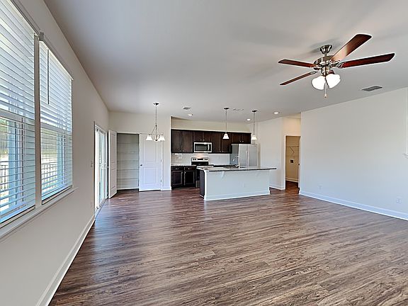 5th image of 1097 Tara Ln