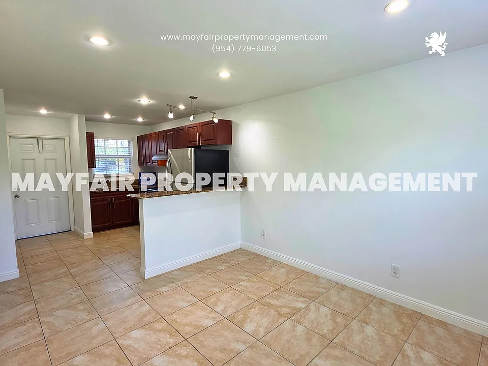 5621 SW 36th Ct #105