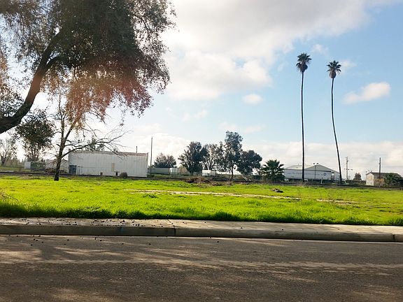 3rd image of 6983 N Weber Ave