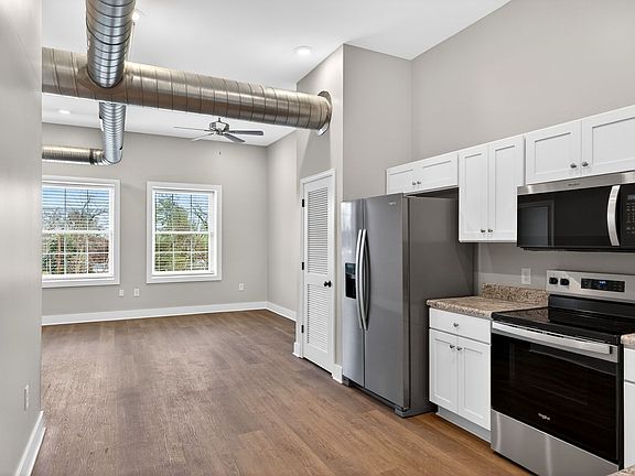 5th image of 5365 N Main St #207