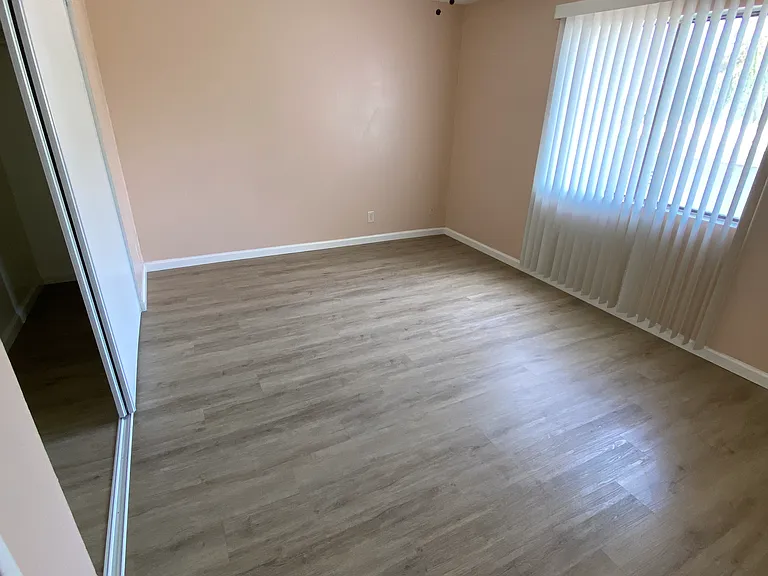 2475 Cedar Ave #R — Photo 12