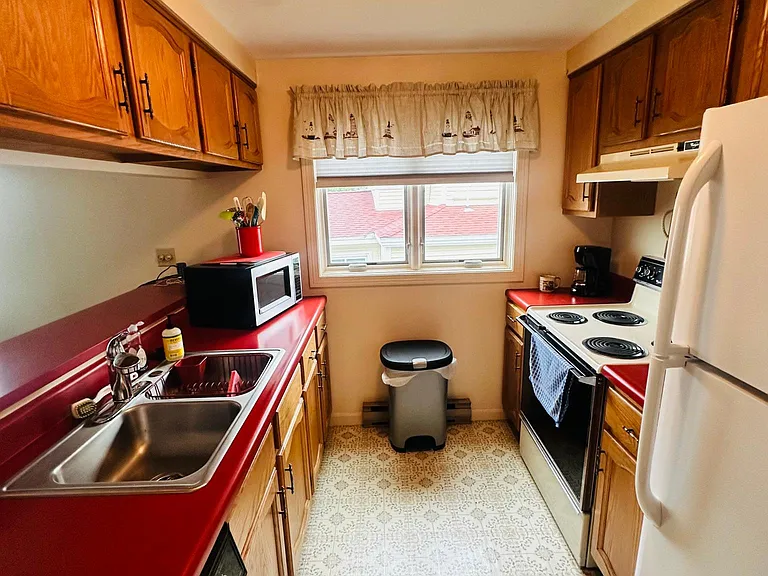 105 E Grand Ave #3 — Photo 4