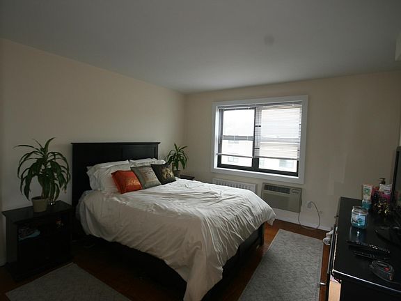 3rd image of 868 E Broadway #7