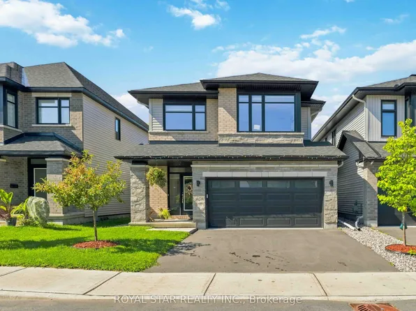 240 Dagenham St, Ottawa, ON K2S 2X8