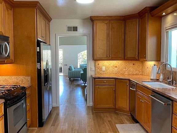 5th image of 309 Bay St #309