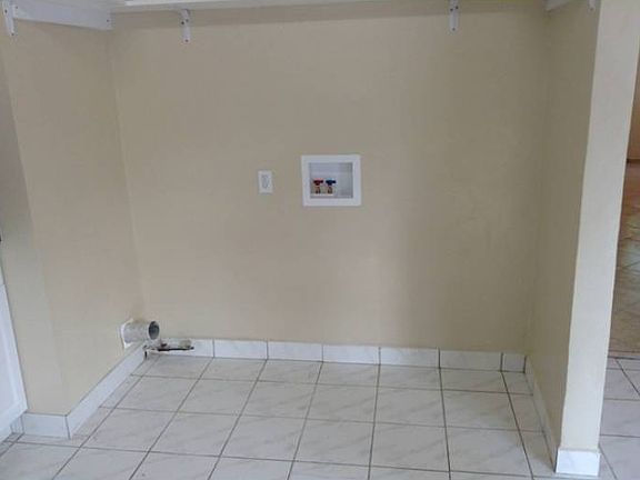 5th image of 1154 E 93rd St
