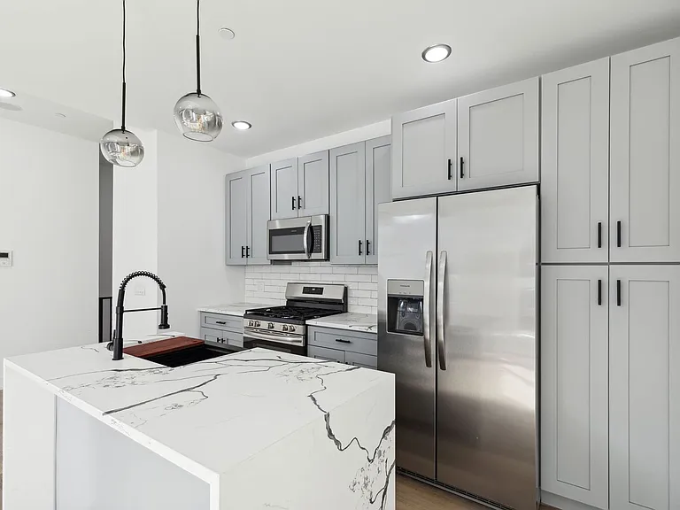 2550 Hope St — Photo 7