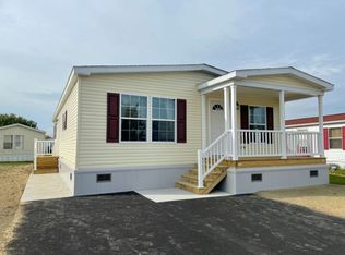 895 Hollywood Dr, Lockport, NY 14094