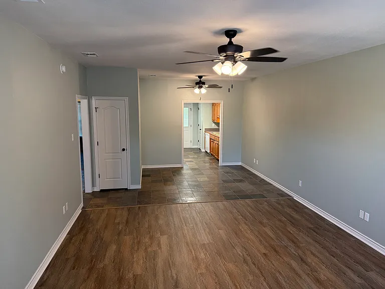 421 W Thomas St — Photo 8