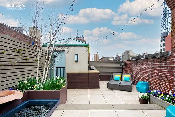 Sold by Sotheby's International Realty | media 10