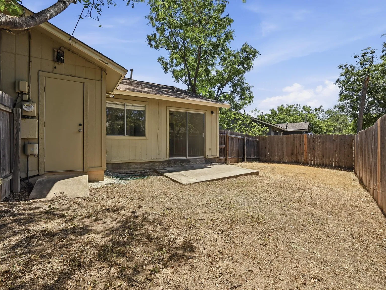 2 bed, 1.0 bath, 800 sqft, $1,600 — Photo 2