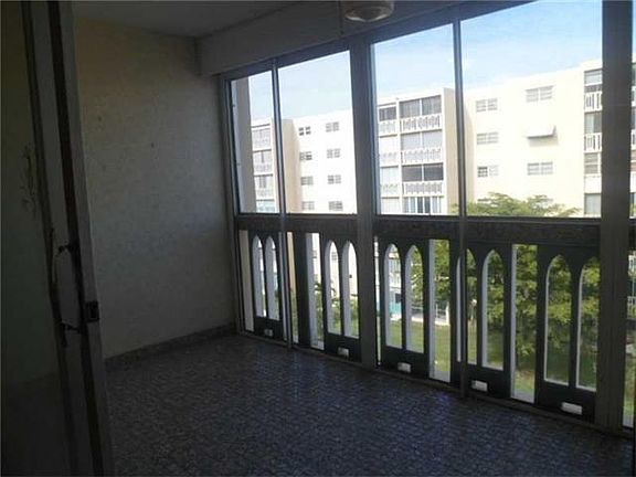 4th image of 301 NE 14th Ave APT 508