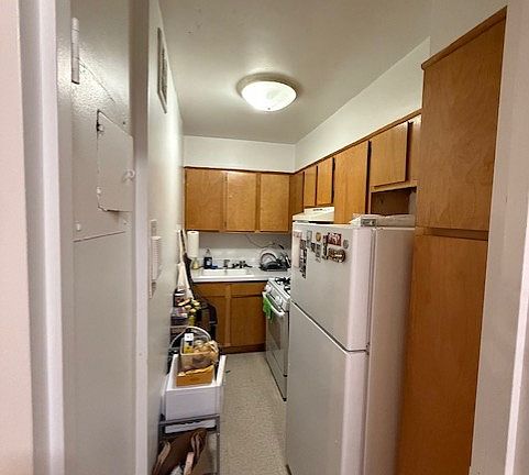 5th image of 327 W 30th St APT 2H