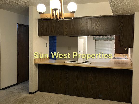 4th image of 1074 E Navajo St
