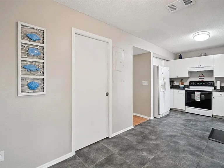 2243 Andover Cir — Photo 15