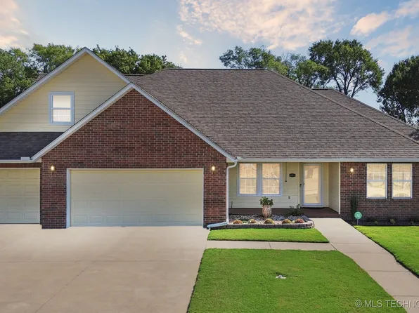 2809 Summerfield Pl, Pryor, OK 74361