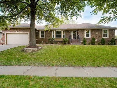 401 NW Eastwood Dr, Blue Springs, MO, 64014