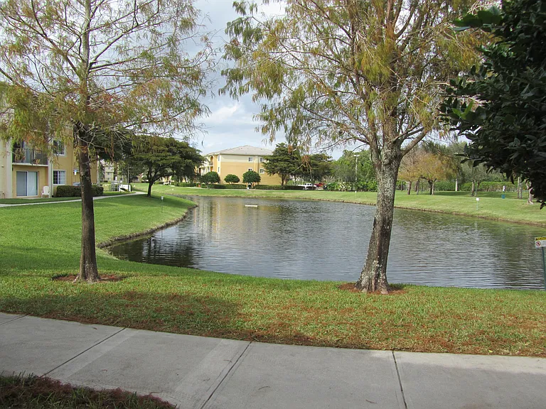 700 Crestwood Ct S #704 — Photo 27