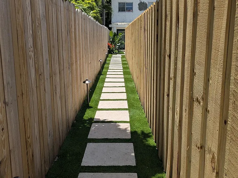 21 SE 11th Ave #1 — Photo 12