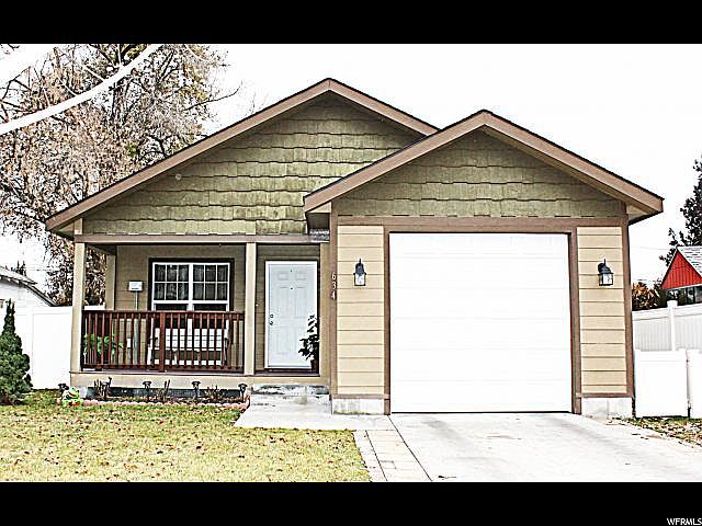 1st image of 634 S Navajo St