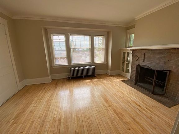 4th image of 1802 E Linnwood Ave APT 4