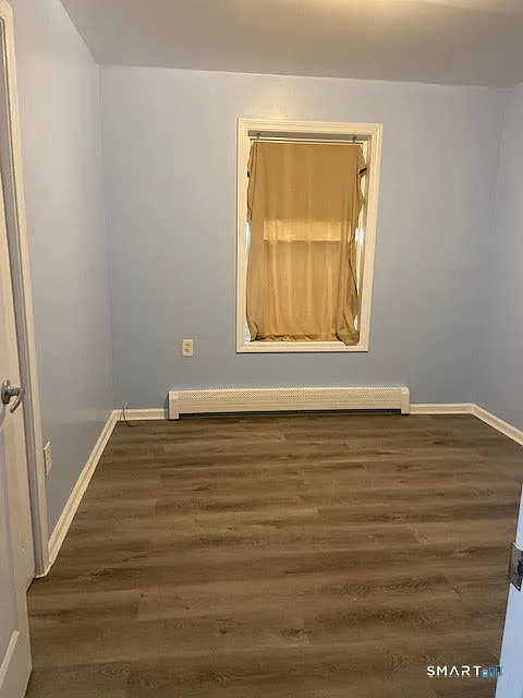 3 bed, 1.0 bath, 1320 sqft, $2,550 — Photo 4