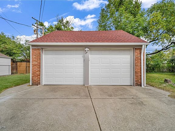 4th image of 21371 Tracy Ave