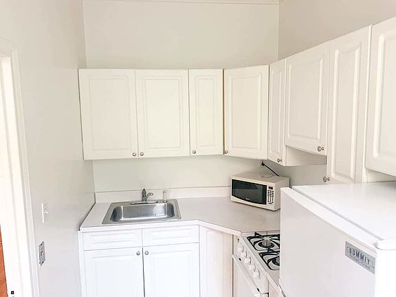 4th image of 346 E 78th St APT 3