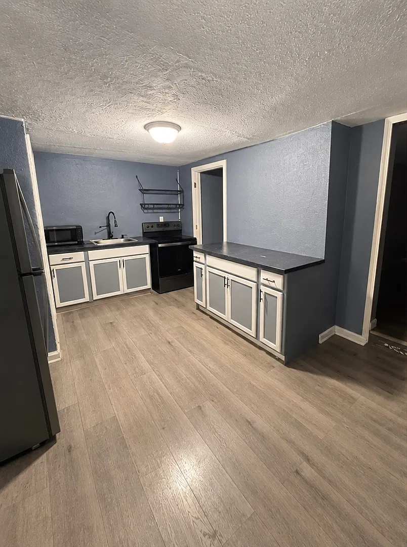 261 Locust Ave Washington PA 15301 — Photo 1